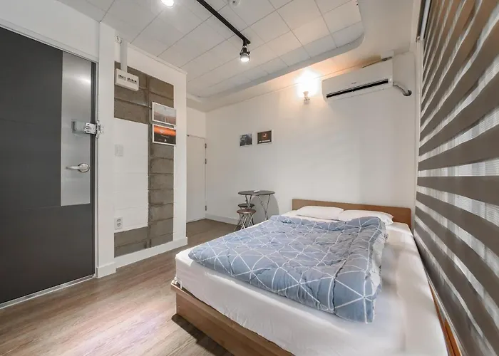 Itaewon Yellow 3*
