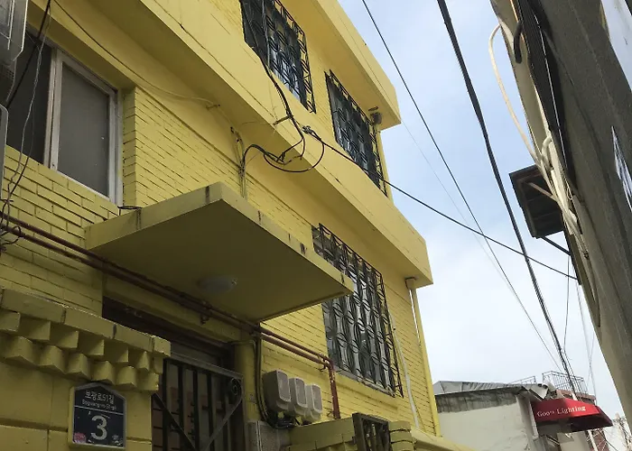 Pensión Itaewon Yellow